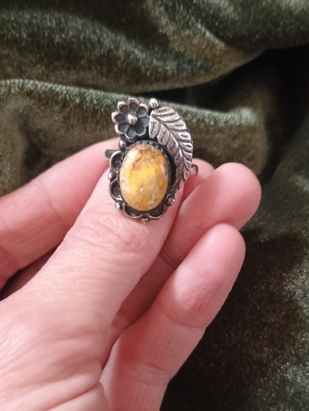 Sterling Silver Floral Leaf Ring with Yellow Stone - Picture 5 of 8